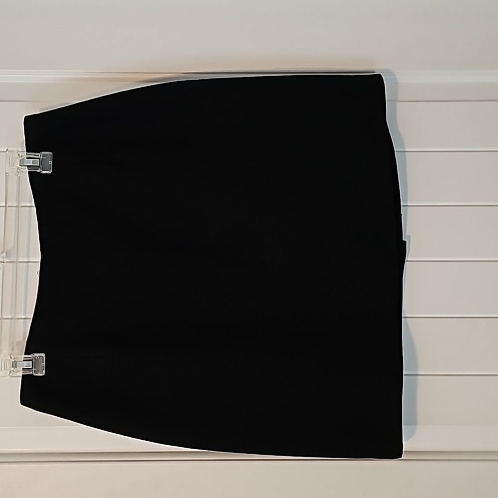 #241 Ladies Black Straight back zipper skirt size 14